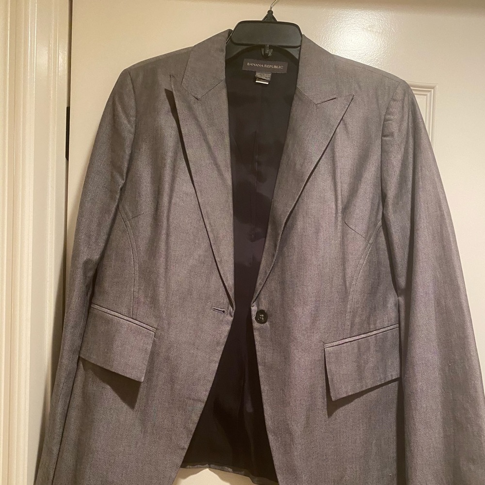 Banana Republic  suit